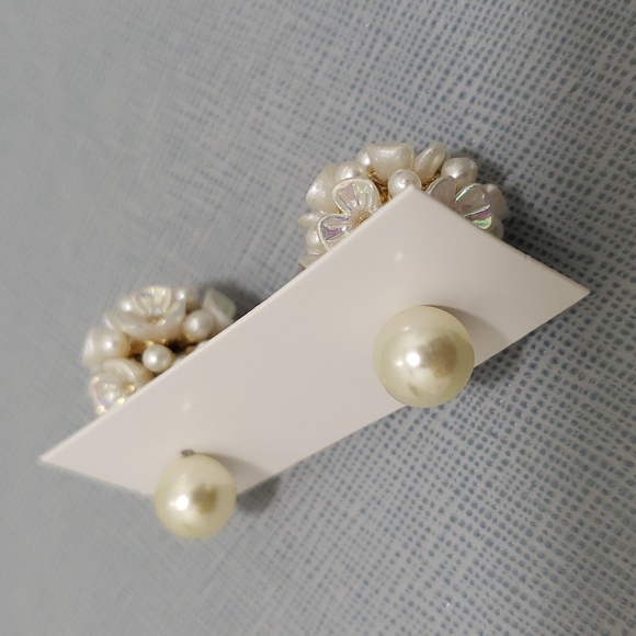 NWOT Floral Pearl Double Sided Earrings - Picture 3 of 6